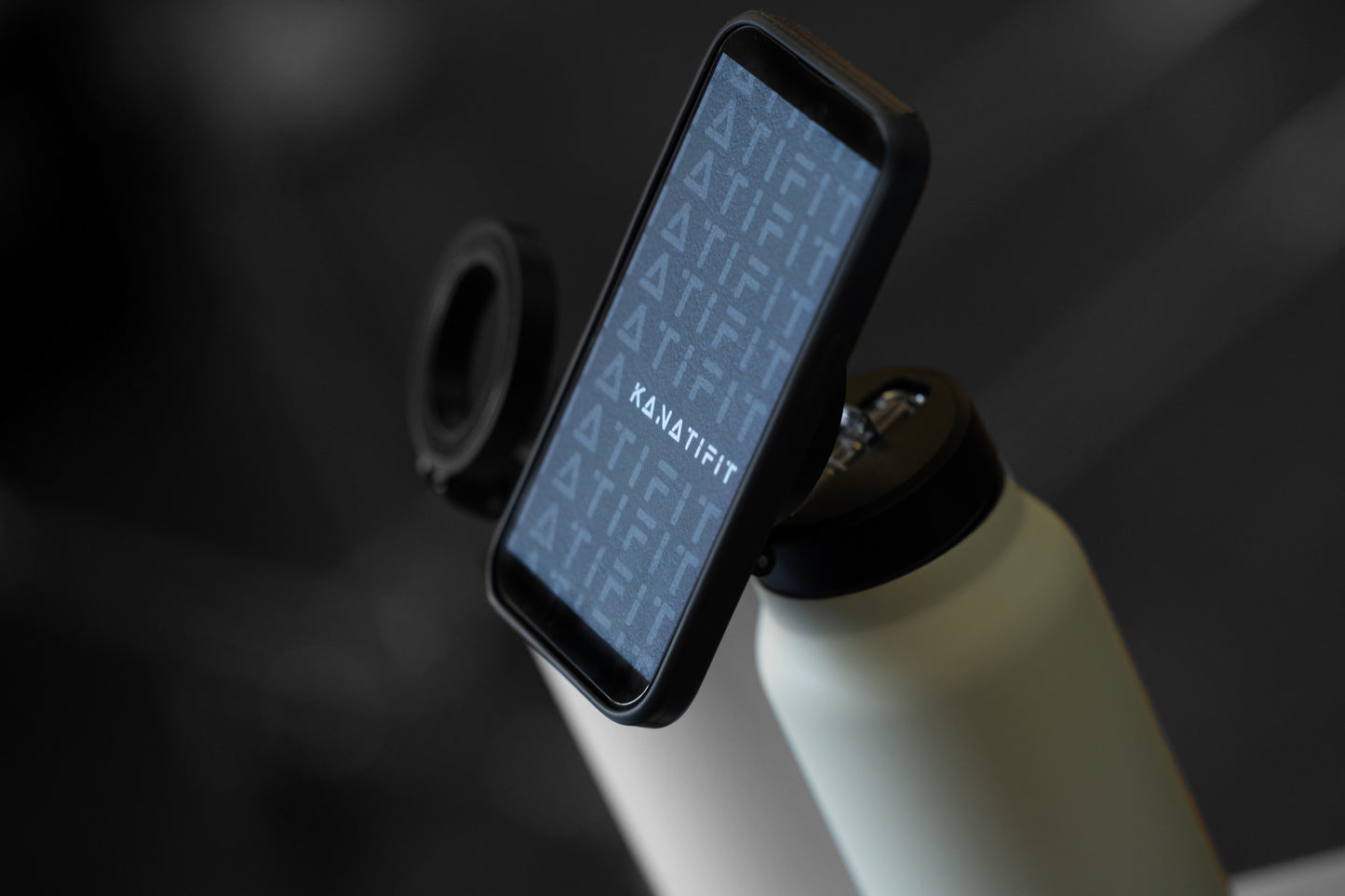 Hydra Bottle with Built-in Magnetic phone mount