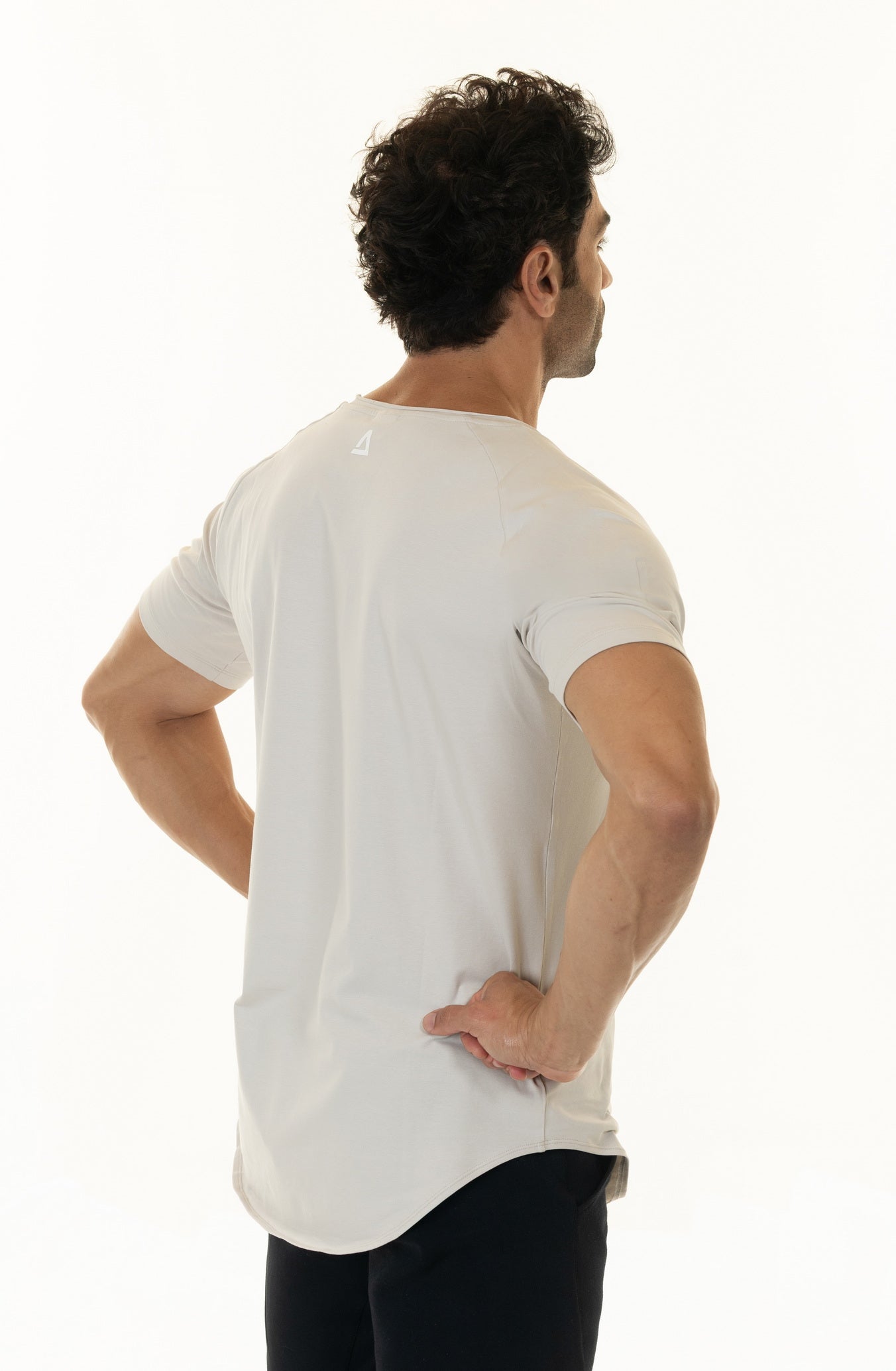 Men’s Scoop Tee