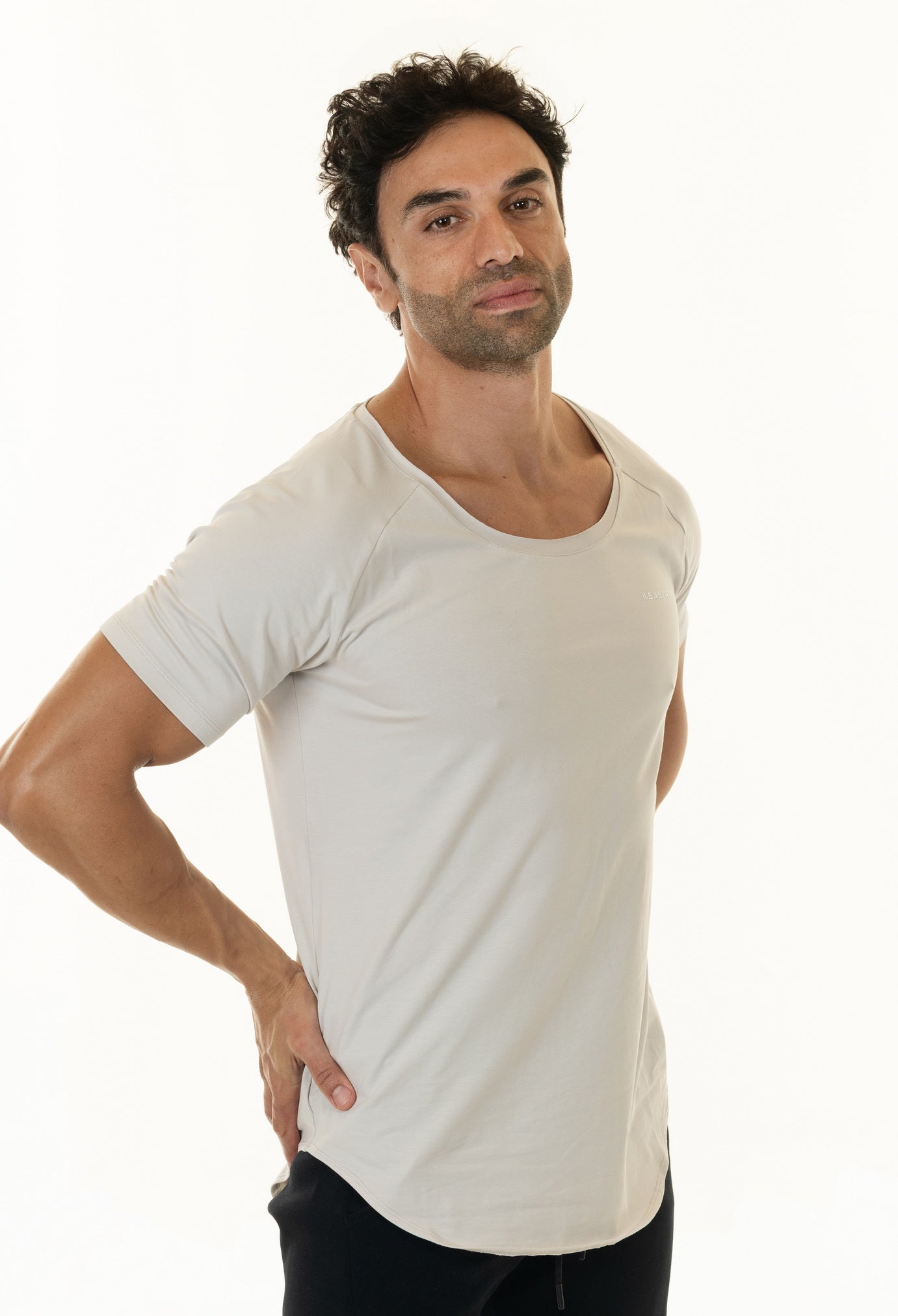 Men’s Scoop Tee
