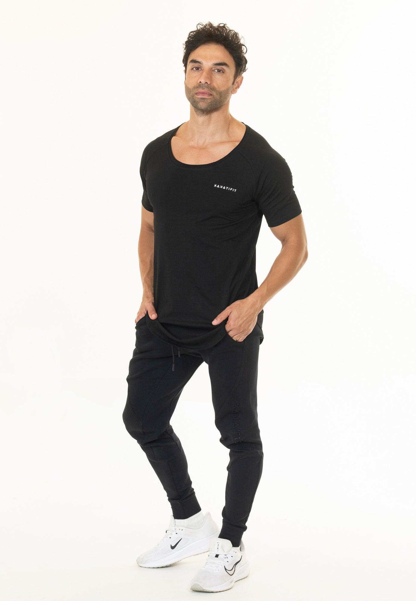 Men’s Scoop Tee