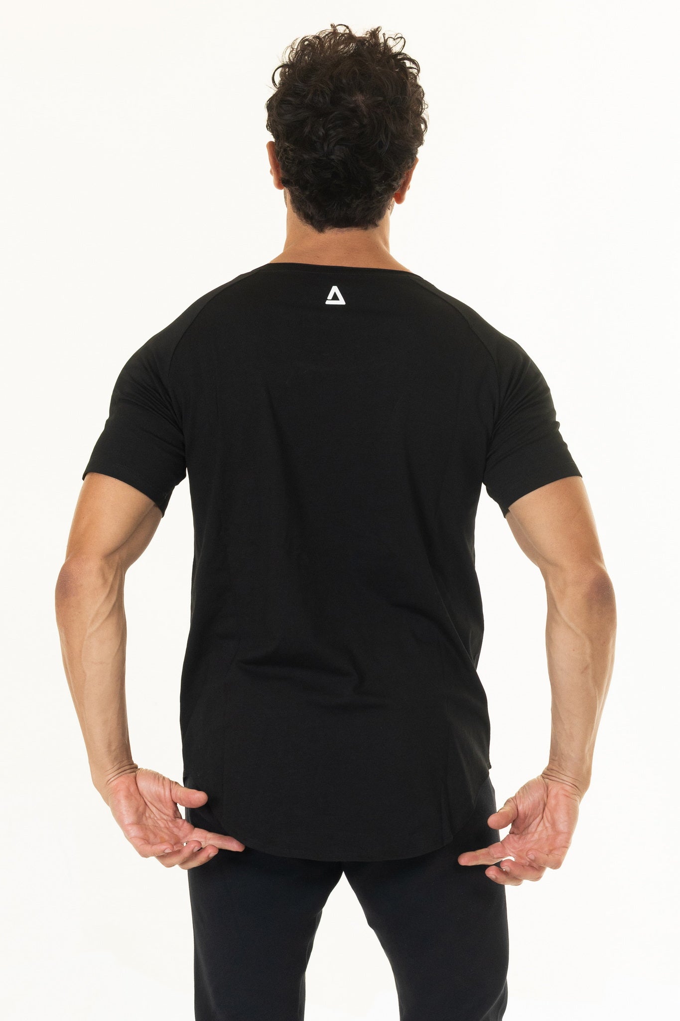Men’s Scoop Tee