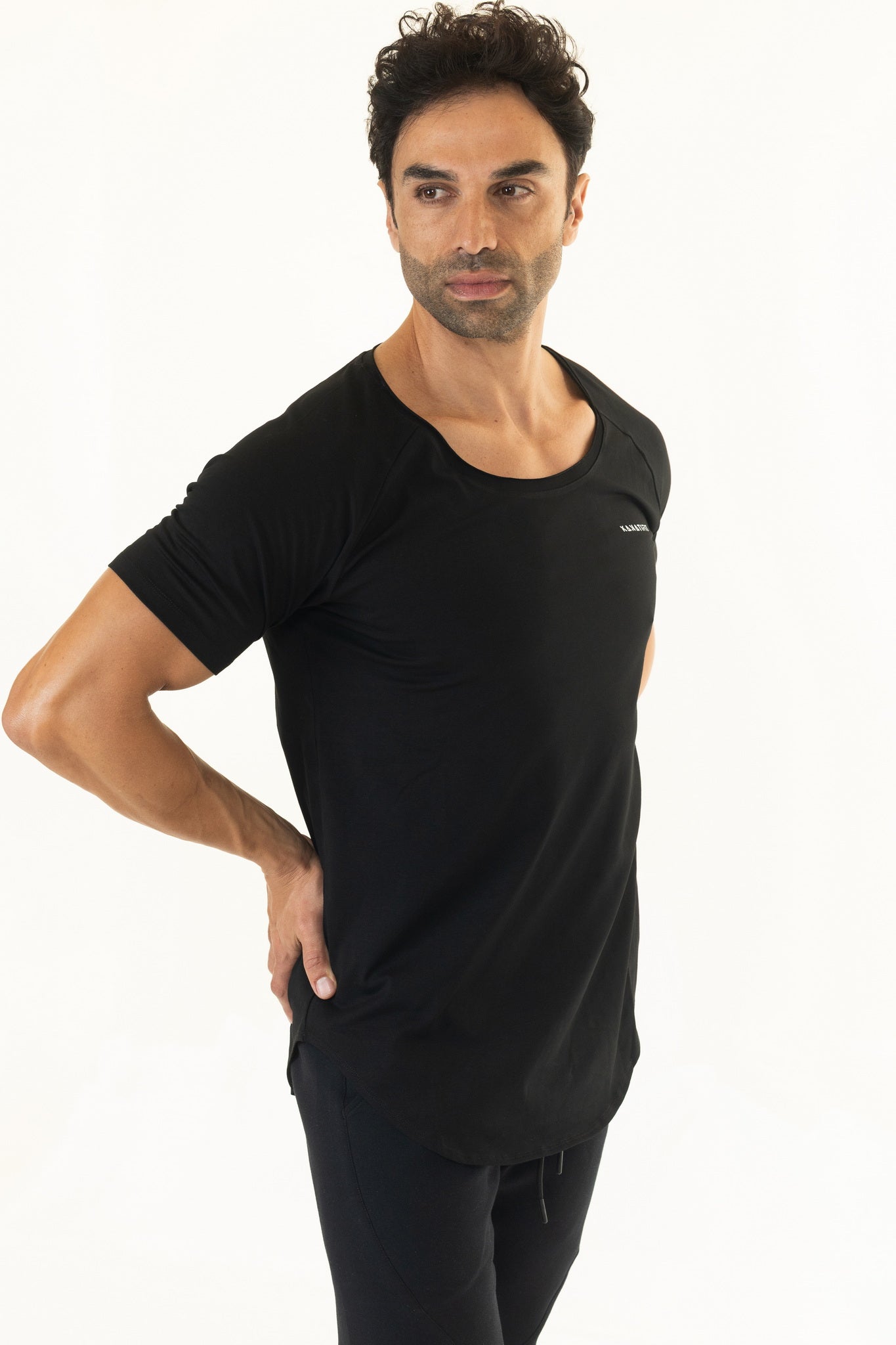 Men’s Scoop Tee